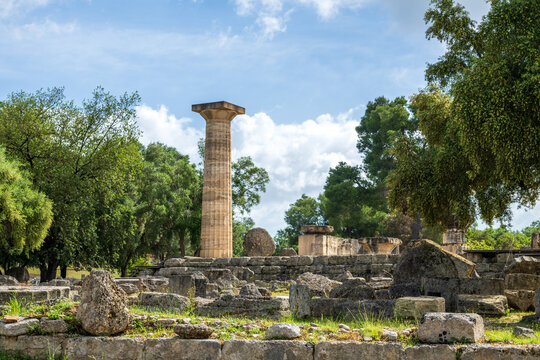 ruins of ancient greek temple