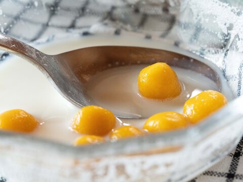 Bua loi Thai dessert in coconut milk with sugar.