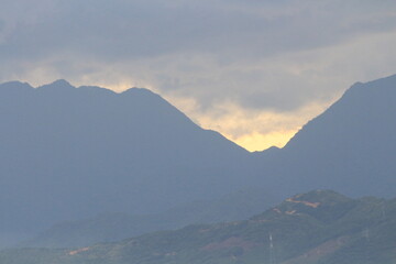 Fototapeta premium Sunset over a mountain on a cloudy days