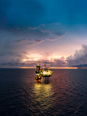 Obraz premium Aerial panoramic view of offshore jack up rig and offshore platform