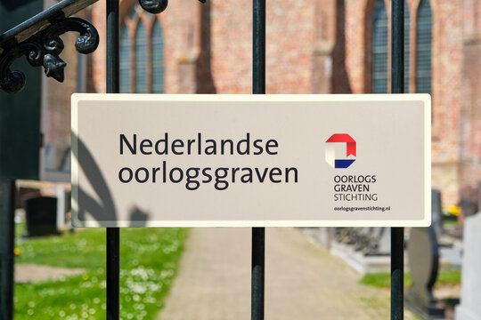 Nederlandse oorlogsgraven or Dutch War Graves Foundation sign indicating that fallen soldiers from various wars are buried in this cemetery.