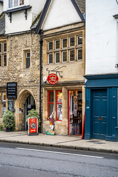 Alice's Shop at 83 St Aldate's, a Victorian sweet shop that inspired Lewis Carroll's Through the Looking-Glass now gift shop dedicated to Alice in Wonderland, Oxford, UK.