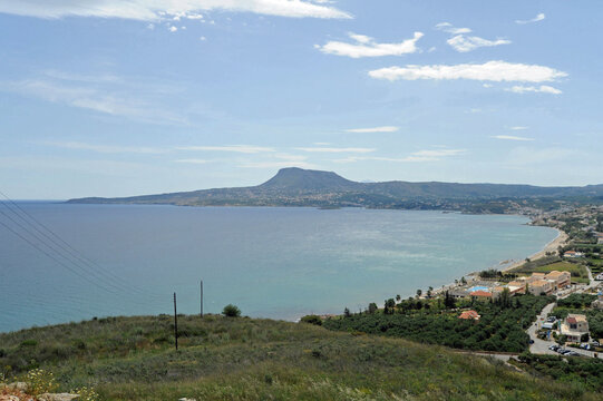 La cote de l'Apokoronas vue depuis la forteresse ottomane d'Itzeddin &agrave; Souda pr&egrave;s de La Can&eacute;e en Cr&egrave;te