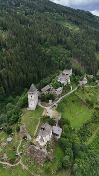 Burgruine Schloss Petersberg aus der Vogelperspektive
