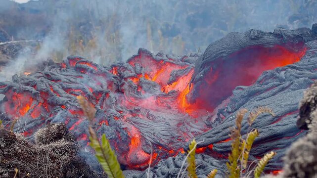 Coul&eacute;e de lave cord&eacute;e de l'eruption du Piton de La Fournaise en mars 2026