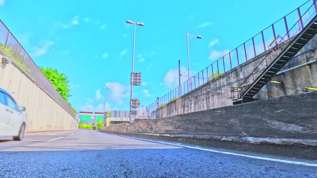 首都高速道路のトンネル内を走行する自動車の車載カメラ風景