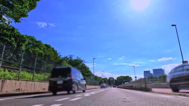 首都高速道路のトンネル内を走行する自動車の車載カメラ風景