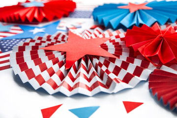 Obraz premium Fourth of July USA Independence Day festive celebration background with copy space. Handmade craft paper decorated fans with stars and stripes, USA flags