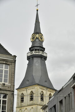 Le clocher de la basolique Saint-Quentin &agrave; Hasselt (Limbourg)