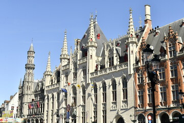 Fototapeta premium Le Palais Provincial avec ses pinacles et son style gothique à Bruges (Brugge)