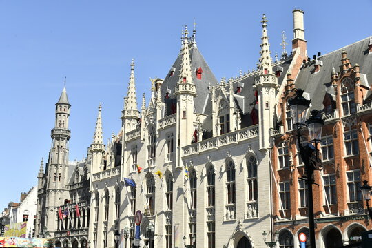 Le Palais Provincial avec ses pinacles et son style gothique &agrave; Bruges (Brugge)
