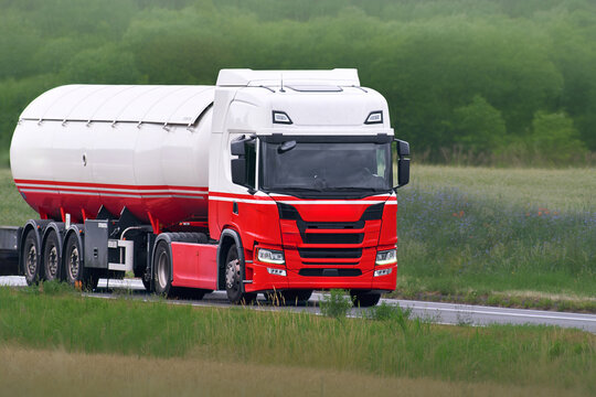 Energy transport vehicle moving through the country