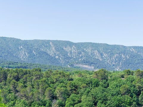 eritage and landscapes of the Luberon. The open-air stone quarries of M&eacute;nerbes 'Pierres du Lub&eacute;ron' on Vaucluse at the foot of the Grand Luberon, seen from the Citadel