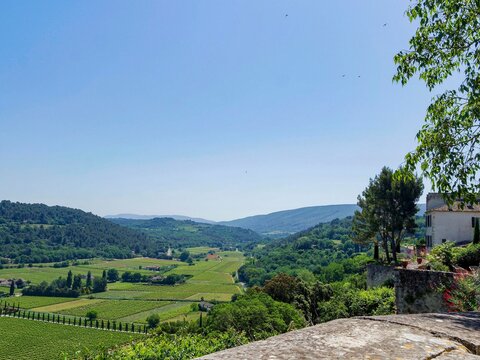 M&eacute;nerbes fortified village on a rocky spur overlooking Vaucluse and Luberon. Magnificent viewpoints look out over the valley of the Calavon, Vaucluse Hills and vineyards
