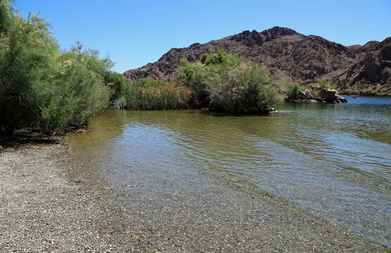 Waves and gravel beach on Colorado River - Arizona
