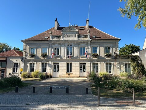 Cr&eacute;cy‑la‑Chapelle &ndash; Hotel de la Ville