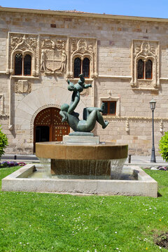Bronze sculpture by Baltasar Lobo artist in Zorrilla square also known as The Momos Square in Zamora city