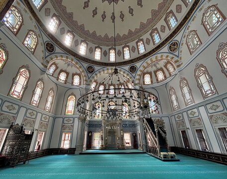 Located in Beylerbeyi, Turkey, the Hamidi Evvel Mosque was built in 1778.