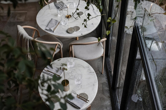 Soft Daylight Greenhouse Patio With Natural Restaurant Colors