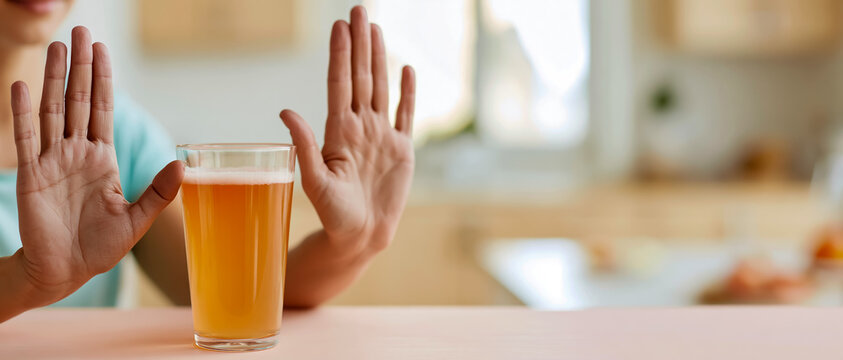 ビールを断る手のジェスチャー アルコール依存症からの回復と禁酒