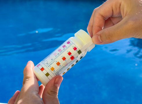 Self-measurement of the water parameters in the pool using test strips. Monitoring the pH of the water, the amount of chlorine and combined chlorine