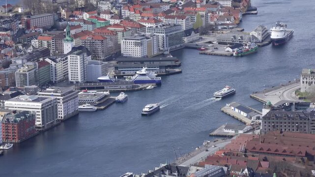 View of Bergen from Fl&Atilde;&cedil;yen Panorama viewpoint on a sunny day, Bergen, Vestland, Norway, Scandinavia, Europe