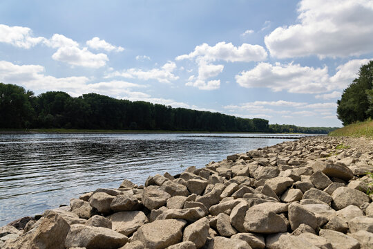 Scenic Waterway Landscape in Rhineland-Palatinate