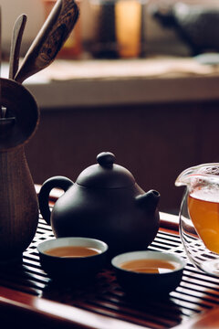 Teapot and cups with Chinese tea on the table for the tea ceremony