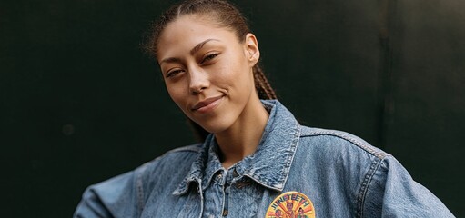 Fototapeta premium Denim jacket featuring a vibrant Juneteenth patch symbolizing Black heritage, unity, and cultural pride.