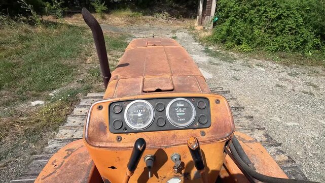 POV GUIDA TRATTORE AGRICOLO