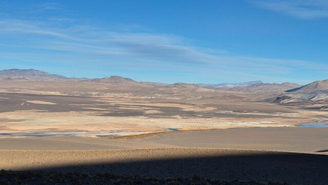 Monta&ntilde;as y dunas de arena en la alta monta&ntilde;a de argentina