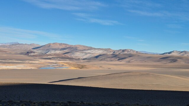Monta&ntilde;as y dunas de arena en la alta monta&ntilde;a de argentina
