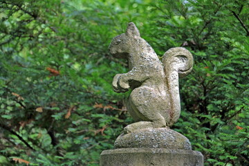 Fototapeta premium Eichhörnchen-Statue