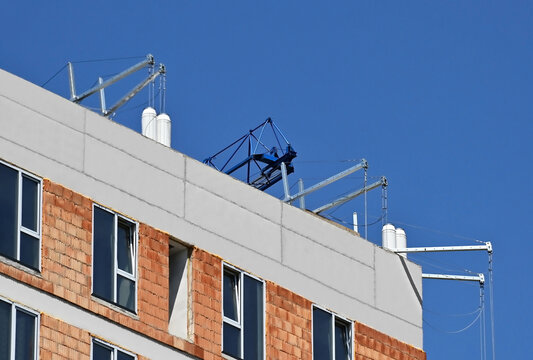 Hoist for suspended platform (ZLP)