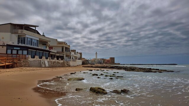 Costa de Punta Secca, Ragusa, Sicilia. Italia. Casa de El Comisario Montalbano junto al mar.
