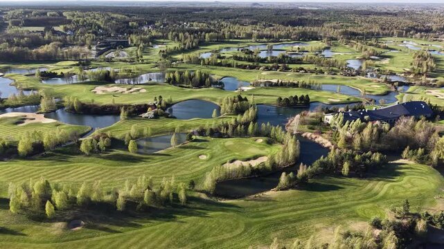 Vast natural parkland with golf facilities