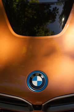 BMW i8 roadster Hood emblem