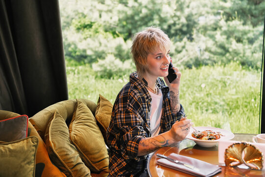 Lovely day at a cozy cafe with a non binary friend, savoring great food and lively chats