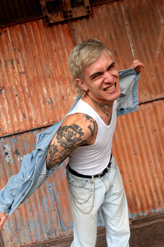 Expressive Urban Portrait in Industrial Location