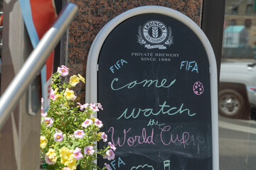 Obraz premium sidewalk chalkboard sign with Erdinger Weißbräu, “Private brewery since 1886” branding in Toronto