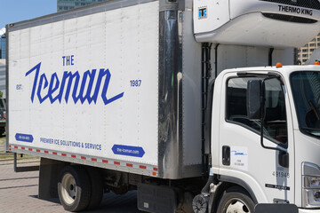 Obraz premium The Iceman delivery vehicle in Toronto