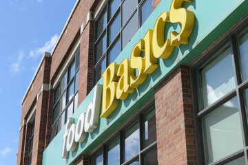 Obraz premium exterior building facade and sign outside Food Basics, a discount supermarket chain, located here at 830 Lansdowne Av, Toronto