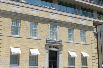 Obraz premium exterior building facade and sign of Chanel, a clothing store, located at 98 Yorkville Av, Toronto