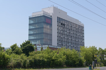 Obraz premium rear or northeast elevation of the ANX Condo complex (freed developments) main entrance at 328 Dupont St, Toronto