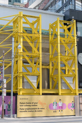 Obraz premium metal supports and historic CIBC bank branch at Queen St W and Simcoe St being gutted to become part of the Ontario Line subway’s Queen-Spadina Station, Toronto