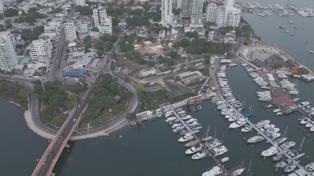 Videos D-Log de Cartagena: Manga, Fuerte del Pastelillo, Puente Rom&aacute;n y Getseman&iacute; | 4K D-Log Aerial Footage of Manga District, Pastelillo Fort, Roman Bridge and Getsemani, Colombia.