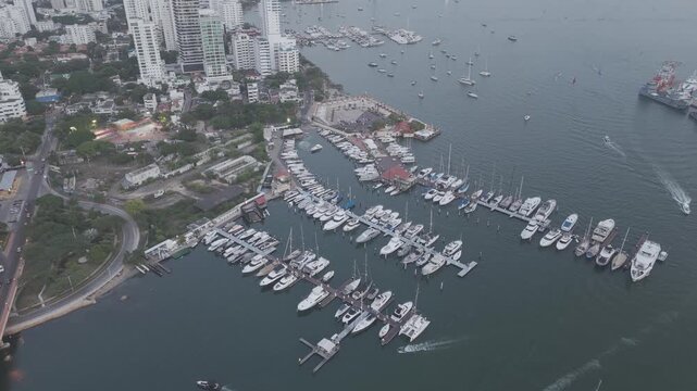 Videos D-Log de Cartagena: Manga, Fuerte del Pastelillo, Puente Rom&aacute;n y Getseman&iacute; | 4K D-Log Aerial Footage of Manga District, Pastelillo Fort, Roman Bridge and Getsemani, Colombia.