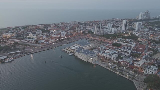 Videos D-Log de Cartagena: Manga, Fuerte del Pastelillo, Puente Rom&aacute;n y Getseman&iacute; | 4K D-Log Aerial Footage of Manga District, Pastelillo Fort, Roman Bridge and Getsemani, Colombia.
