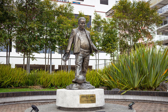 Rodrigo paz delgado statue honoring football legacy in quito