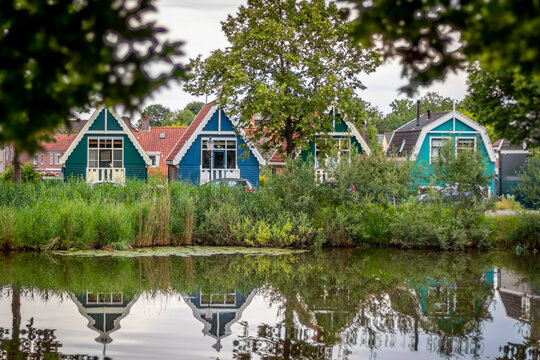 houses on the lake in Weesp